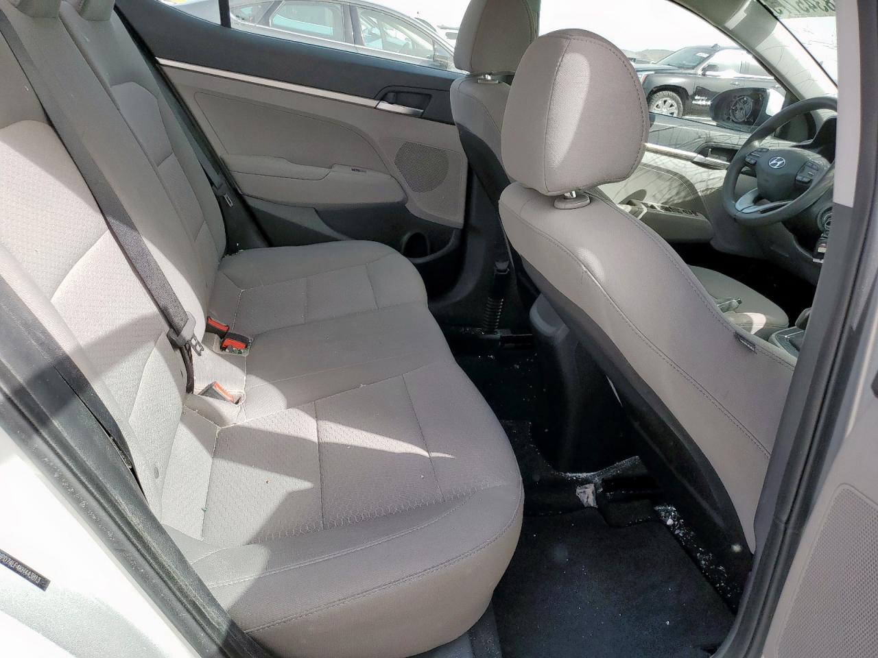 2019 Hyundai Elantra - Image 10