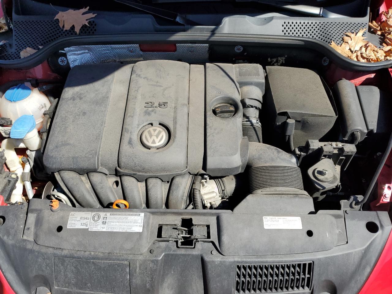 2012 Volkswagen Beetle - Image 11