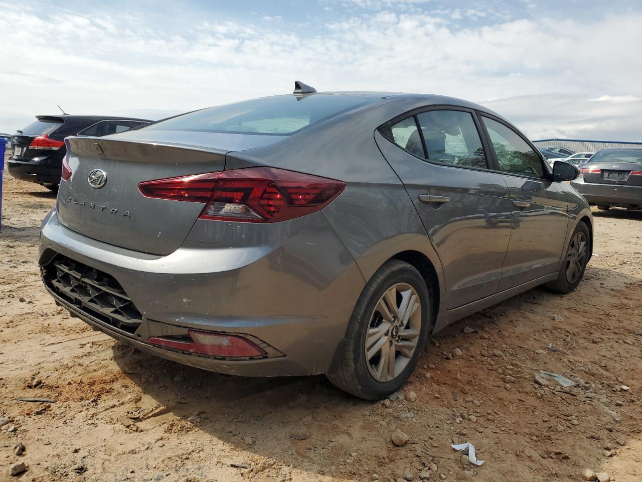 2020 Hyundai Elantra - Image 3