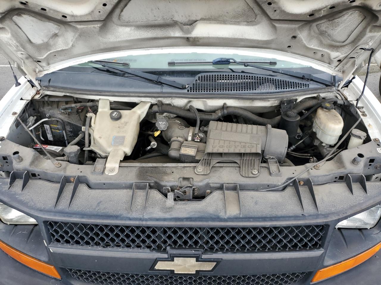 2011 Chevrolet Express - Image 12
