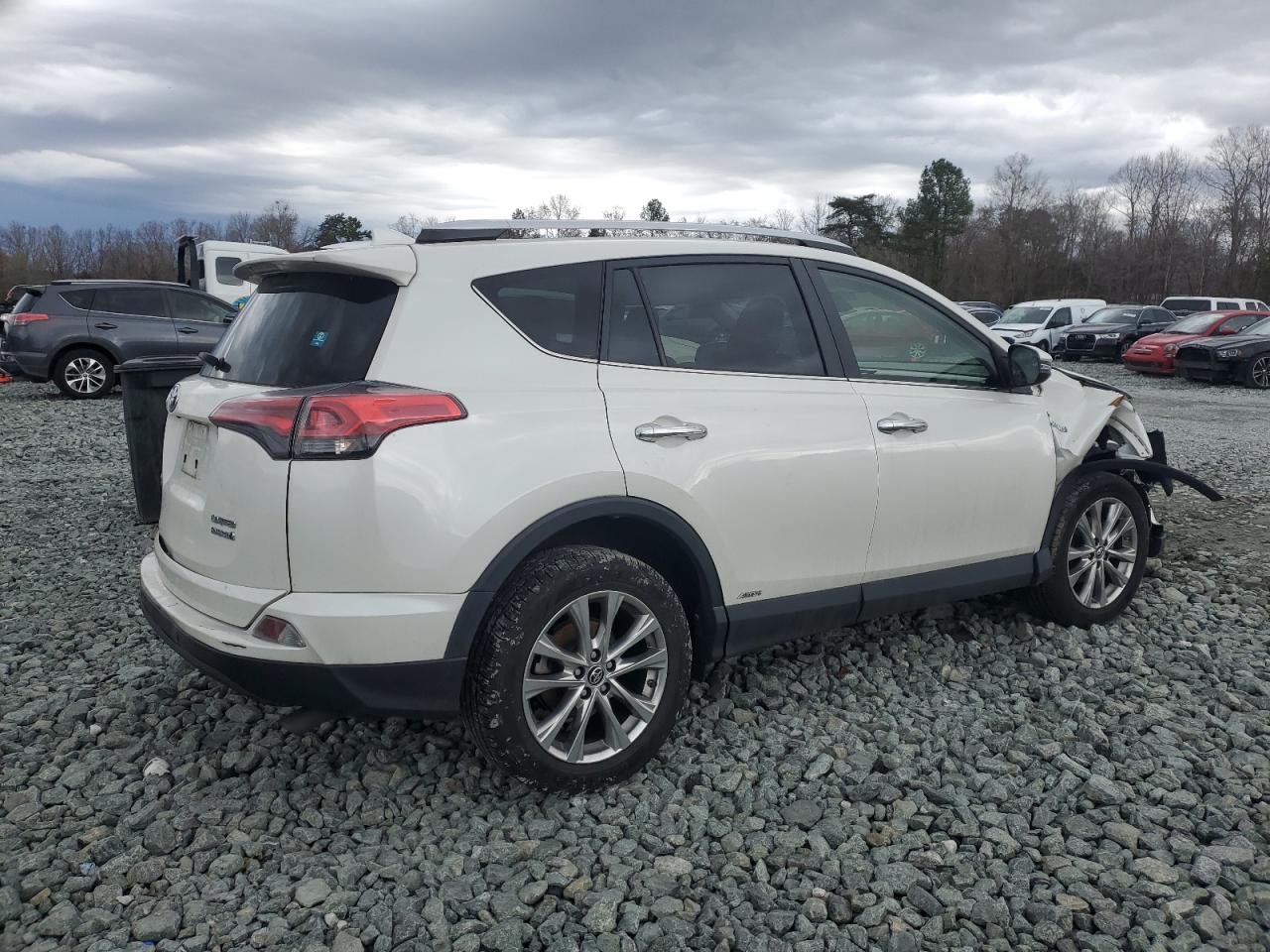 2016 Toyota RAV 4 - Image 3