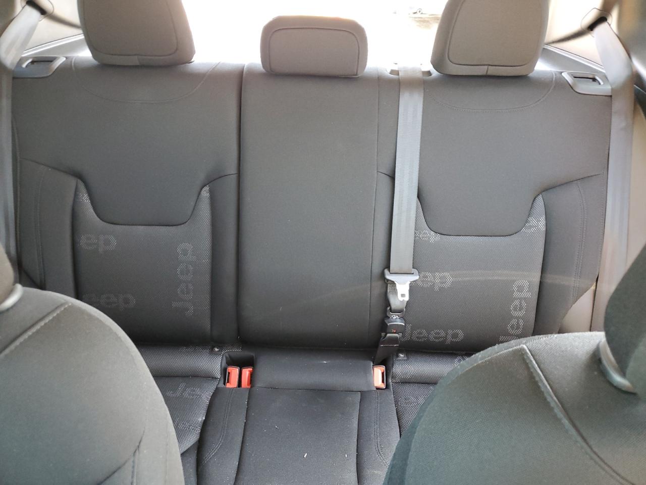 2017 Jeep Renegade - Image 10