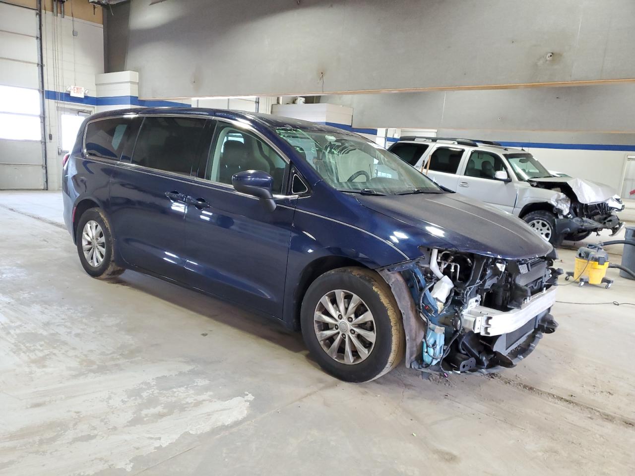 2017 Chrysler Pacifica - Image 4