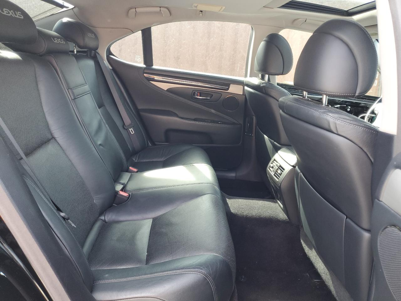 2013 Lexus LS - Image 11