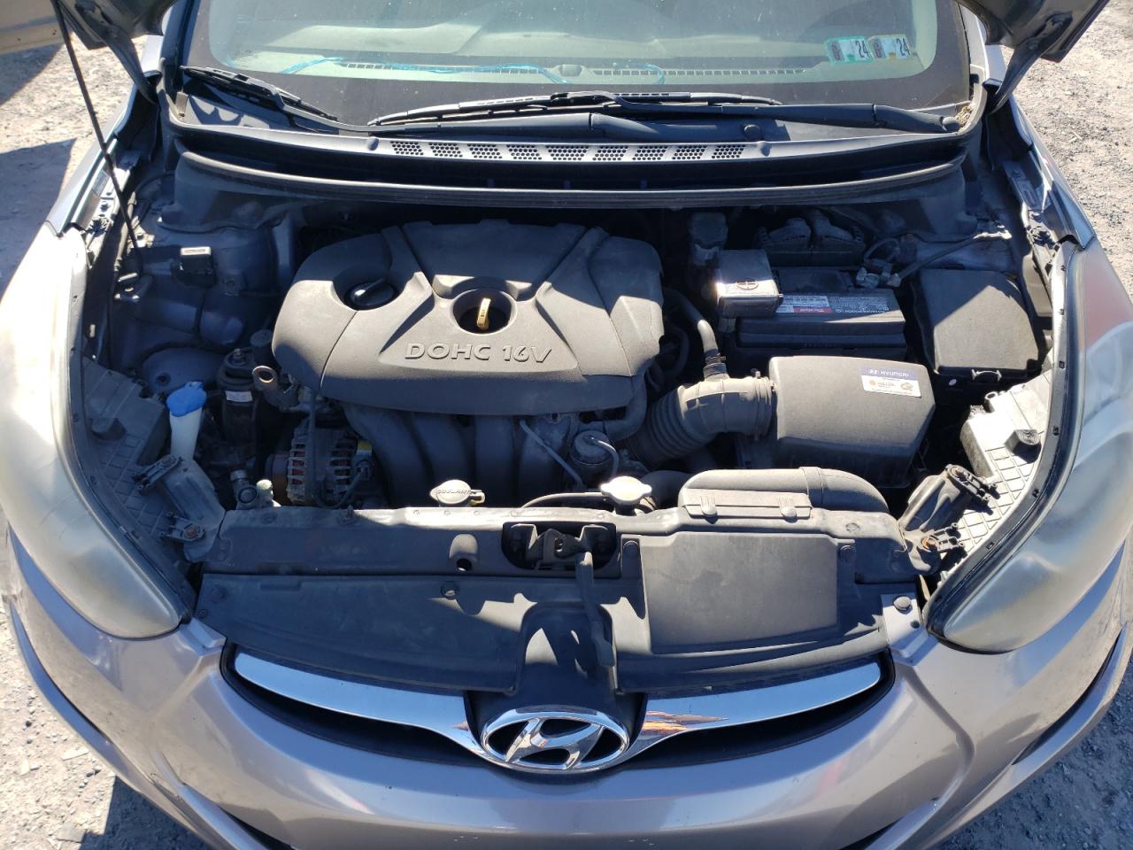 2011 Hyundai Elantra - Image 11