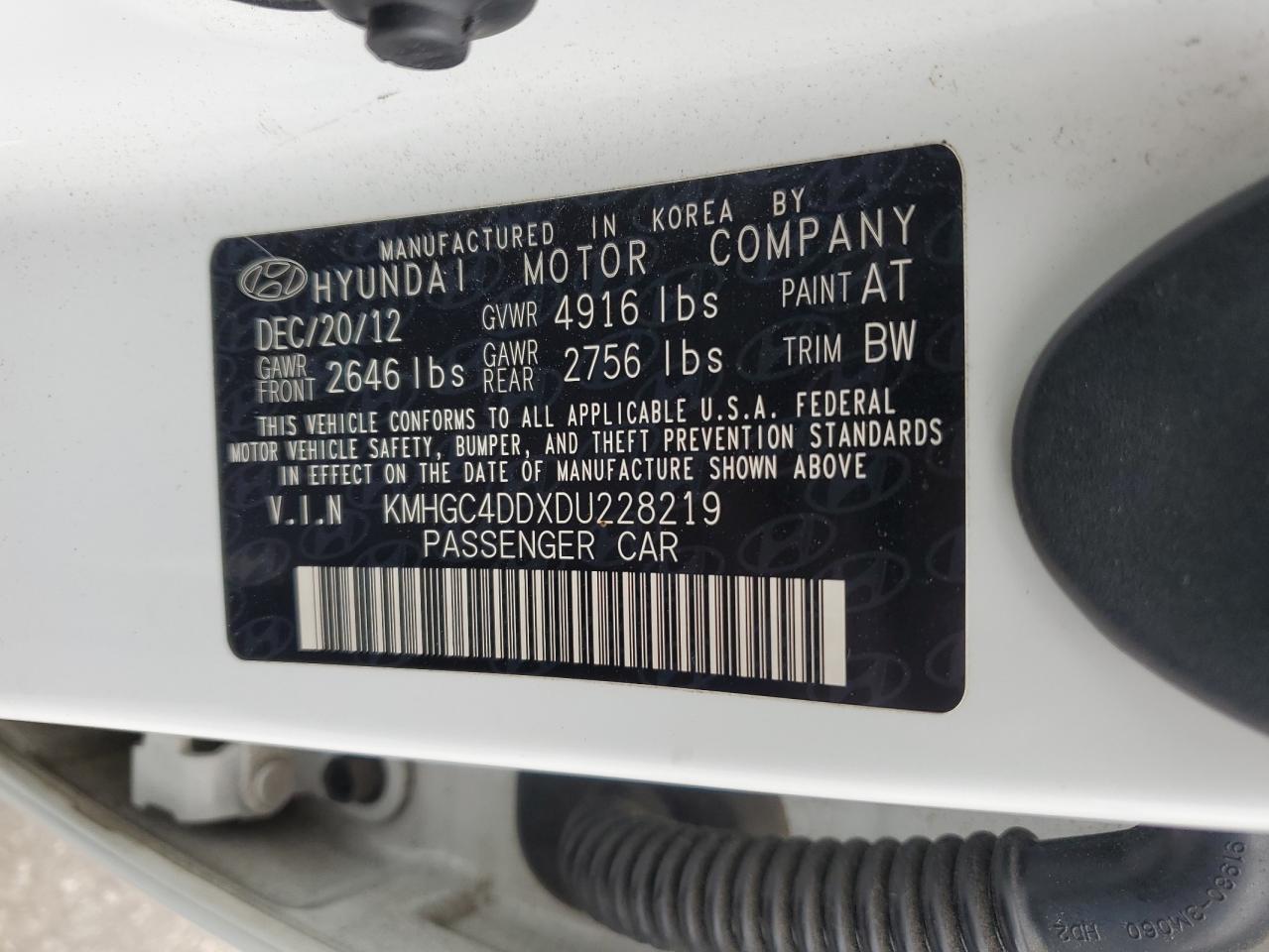 2013 Hyundai Genesis - Image 12