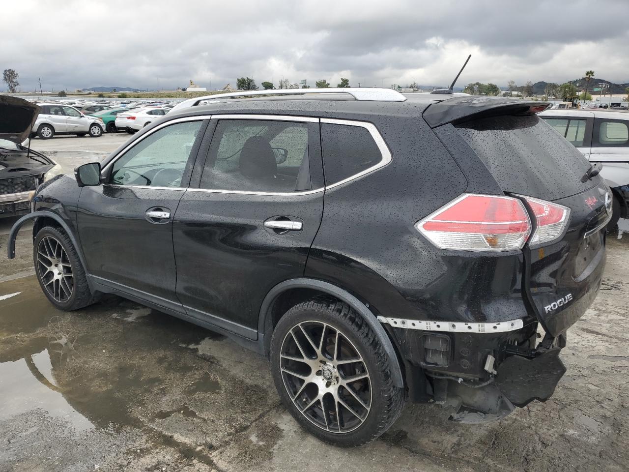 2015 Nissan Rogue - Image 2