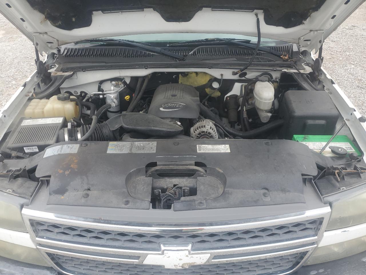 2005 Chevrolet Silverado - Image 11