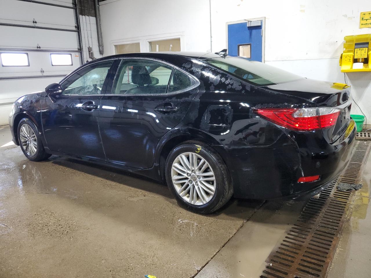 2014 Lexus ES - Image 2