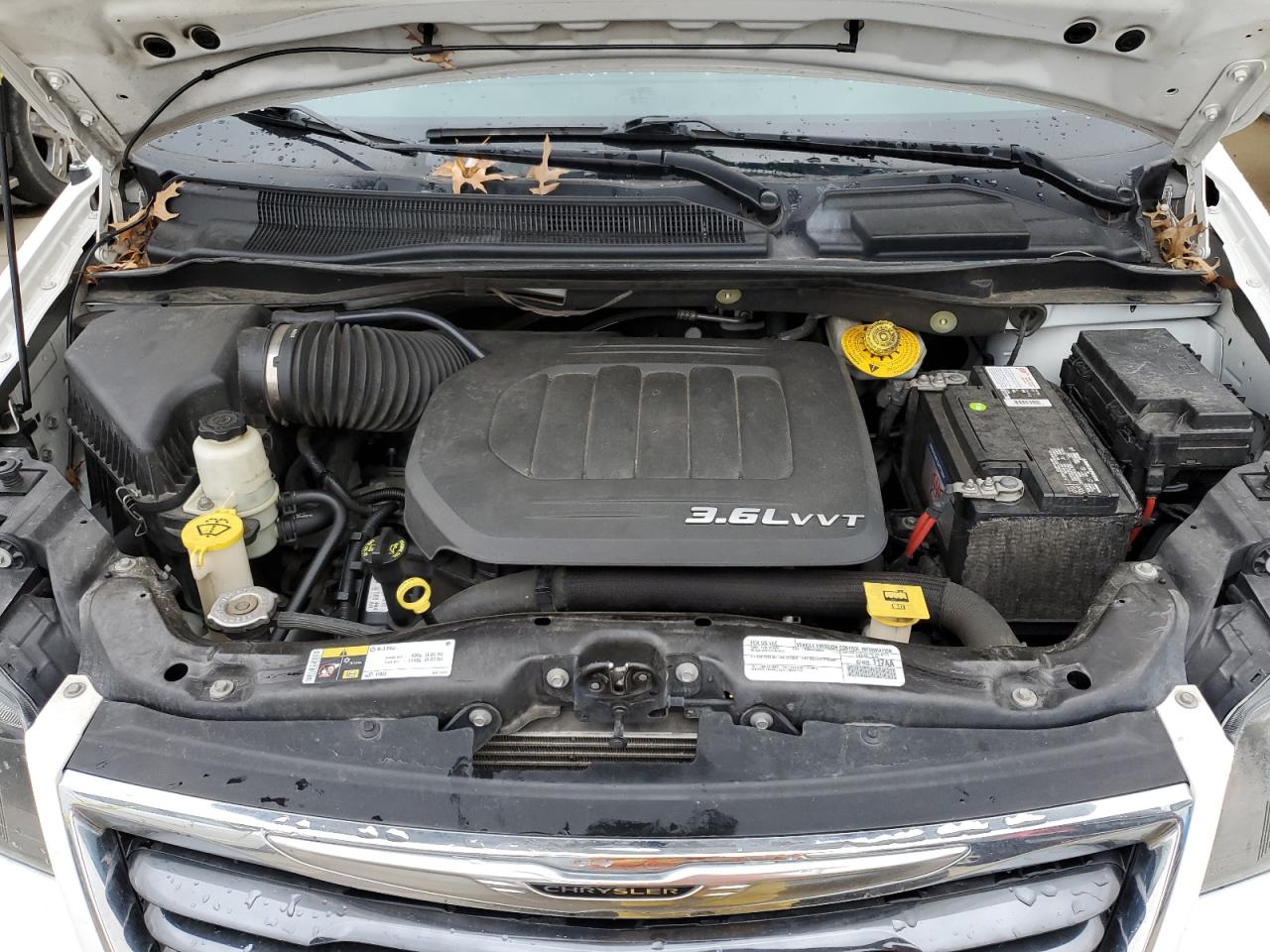 2015 Chrysler Town & Country - Image 12