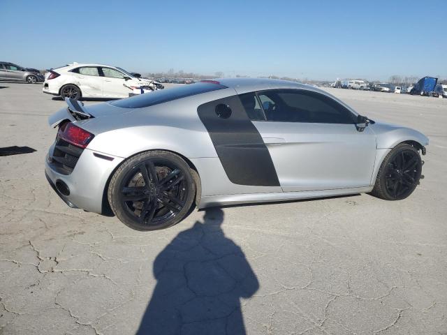 Купе AUDI R8 2012 Серебристый