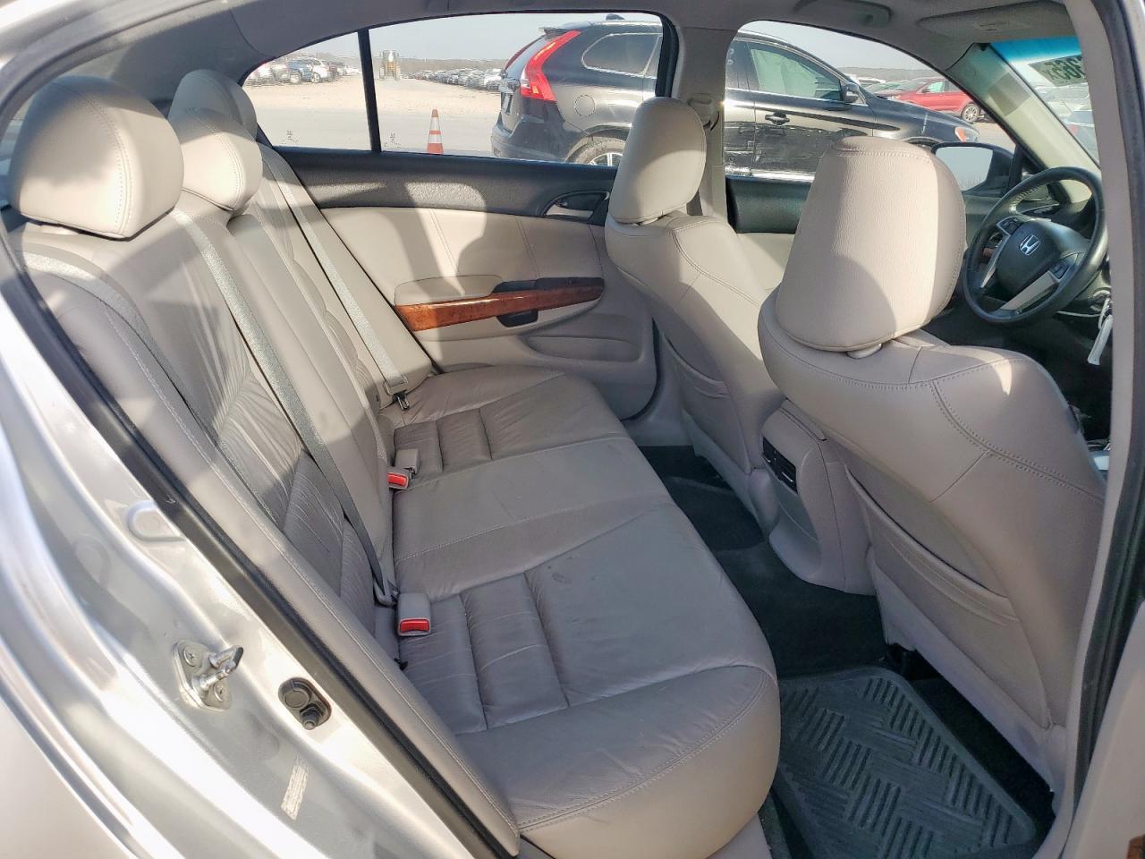 2012 Honda Accord - Image 10