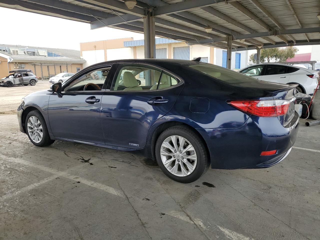 2013 Lexus ES - Image 2