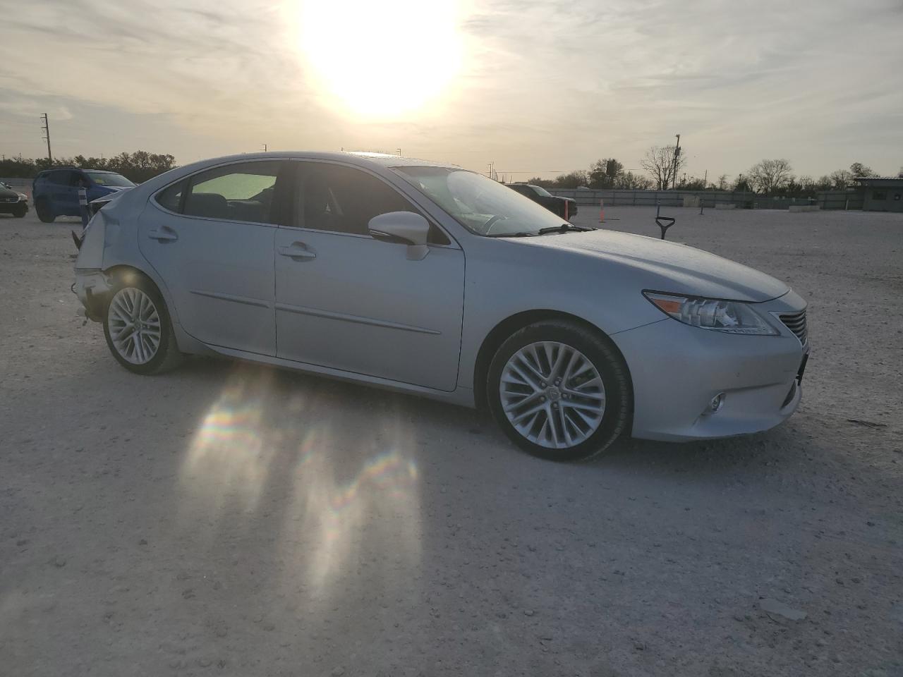 2015 Lexus ES - Image 4