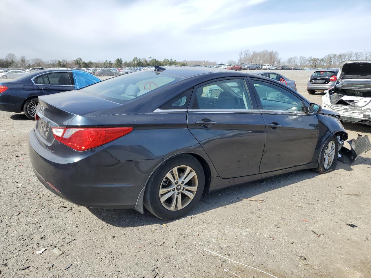 2013 Hyundai Sonata - Image 3
