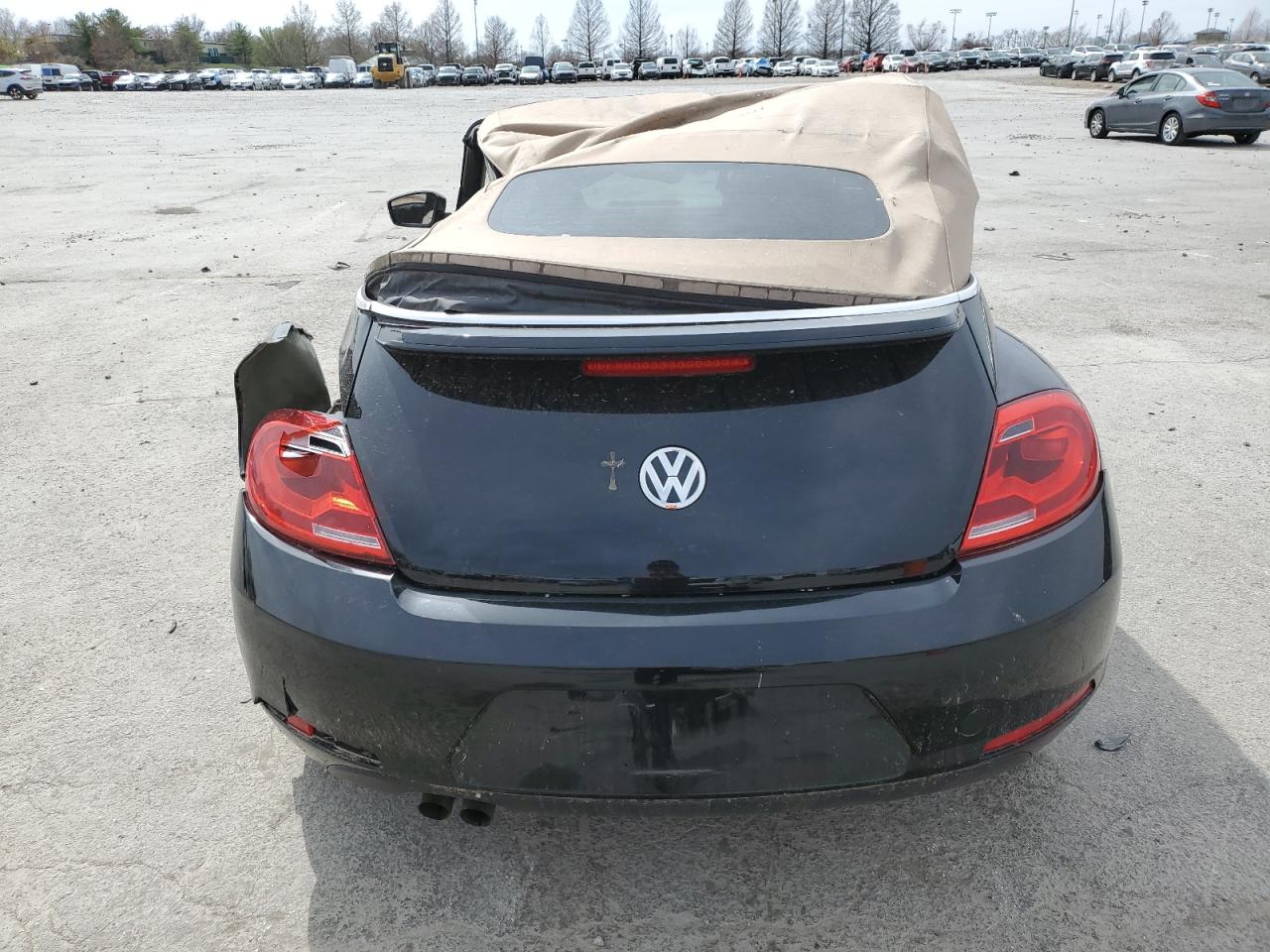2015 Volkswagen Beetle 1.8T VIN: 3VW517ATXFM811778 Lot: 50013235