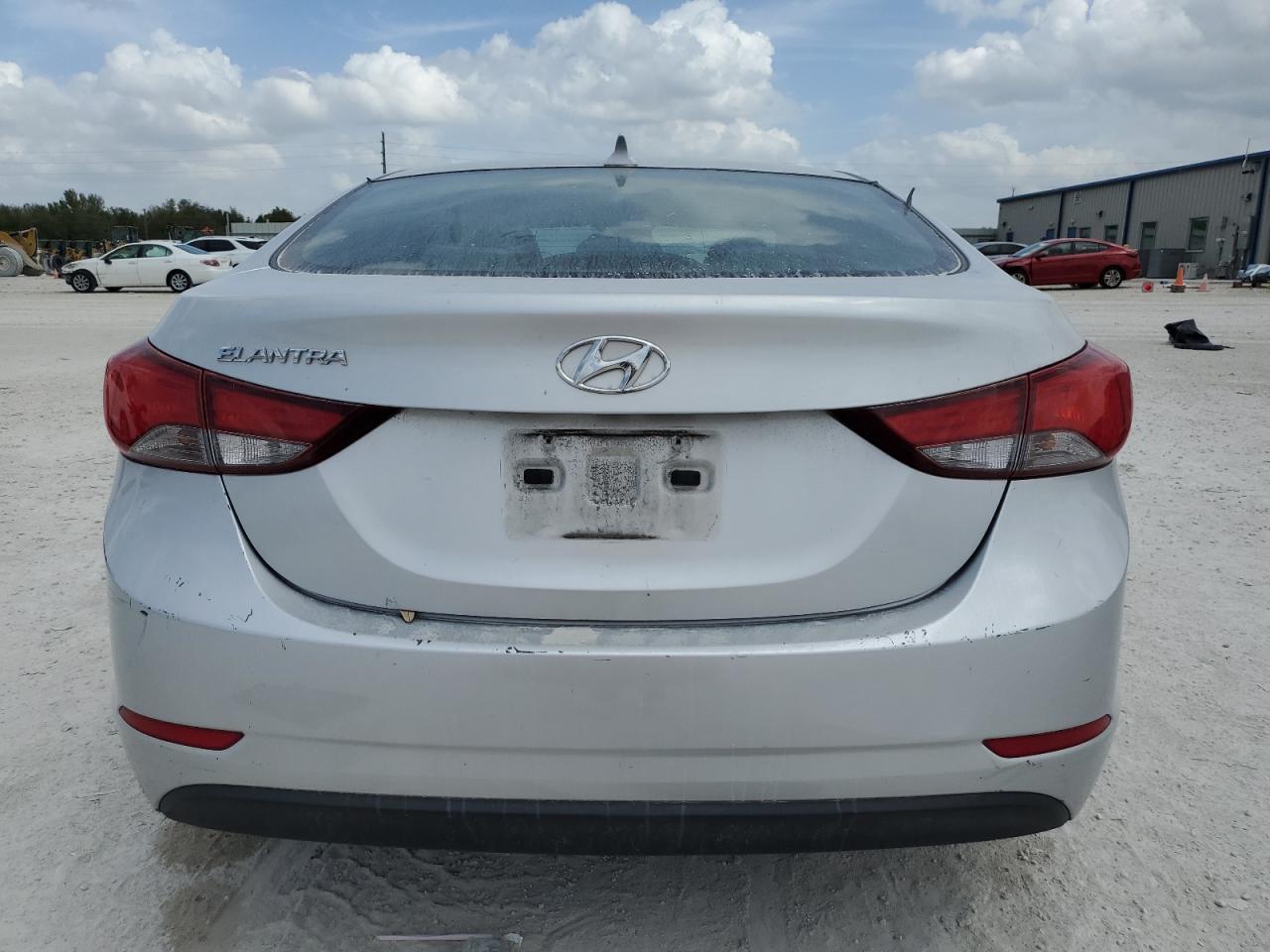 2015 Hyundai Elantra - Image 6