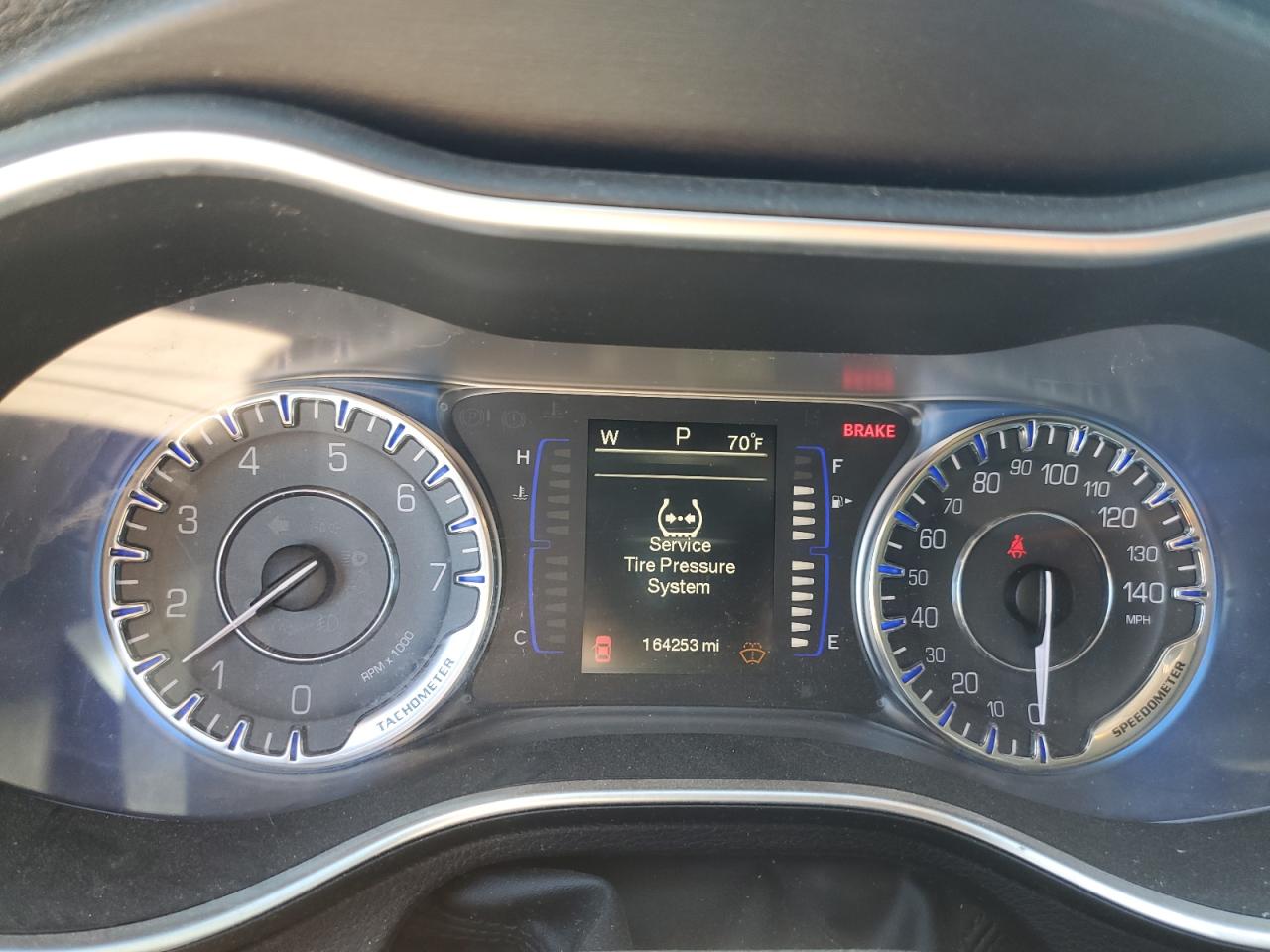 2015 Chrysler 200 - Image 9