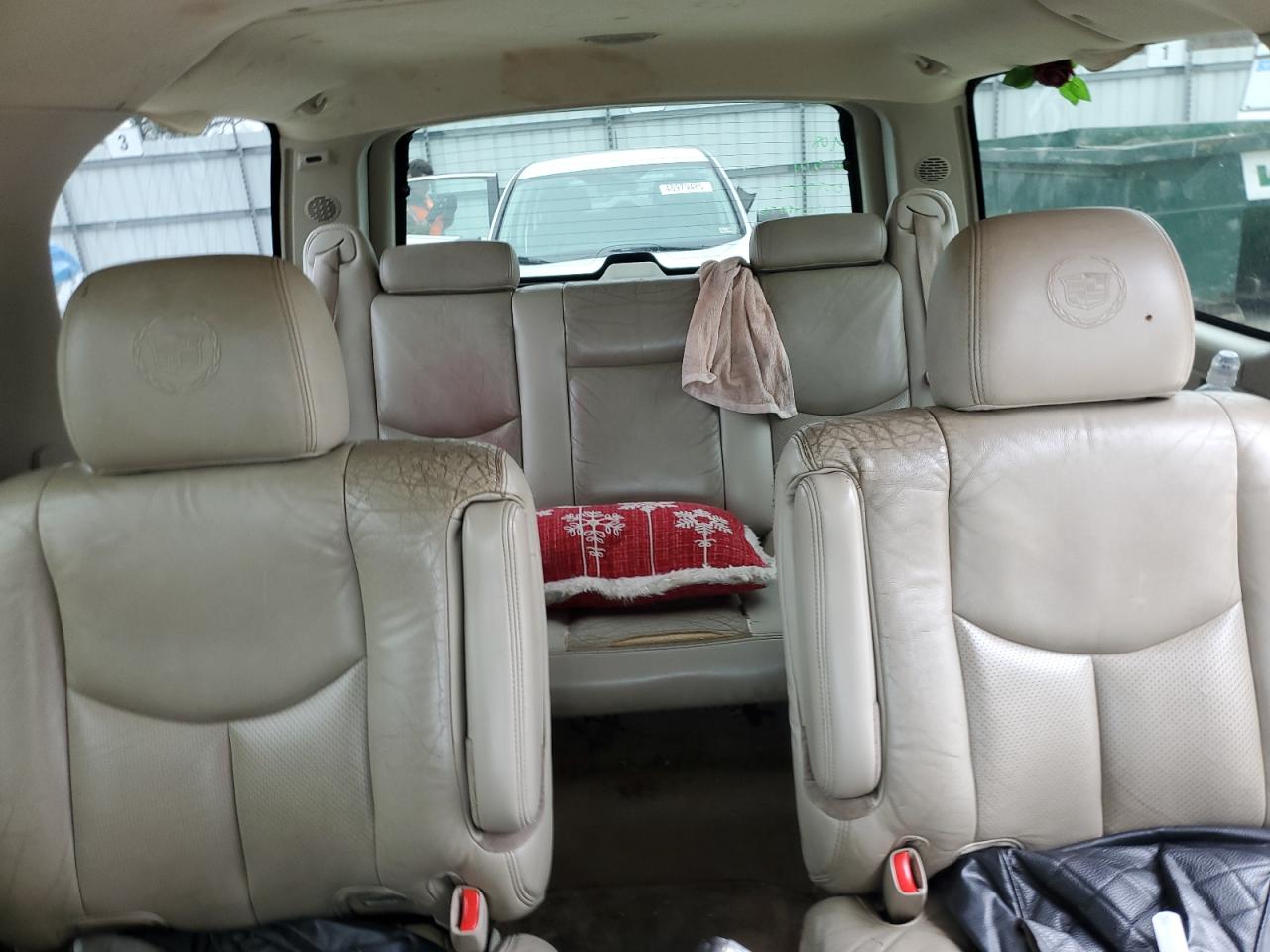 2005 Cadillac Escalade - Image 10