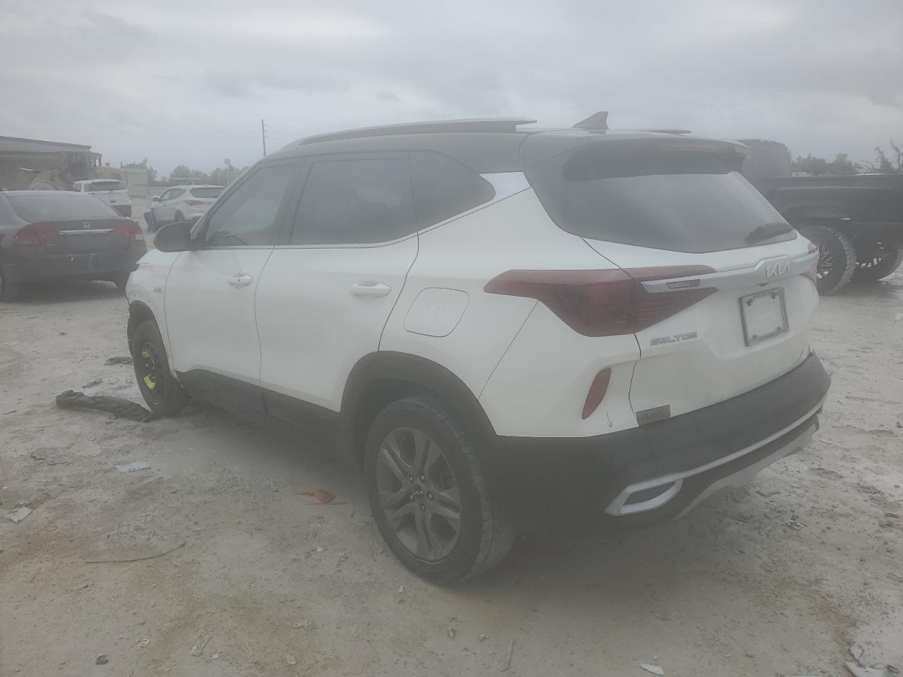 2023 Kia Seltos - Image 2