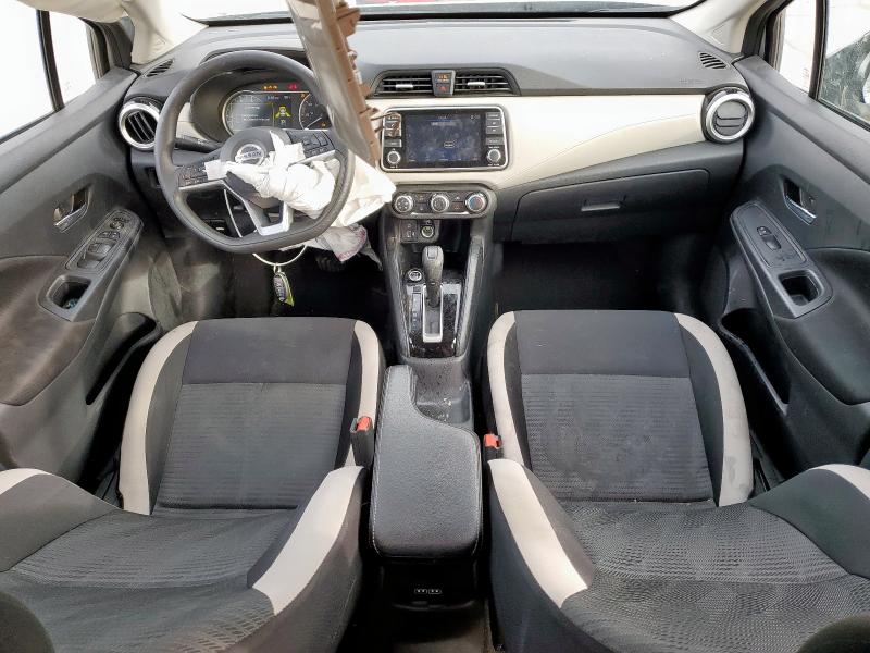  NISSAN VERSA 2022 Сріблястий