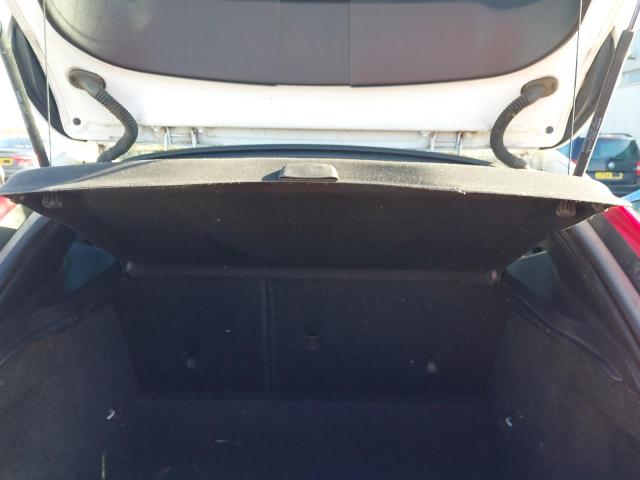 2016 VOLVO V40 MOMENT
