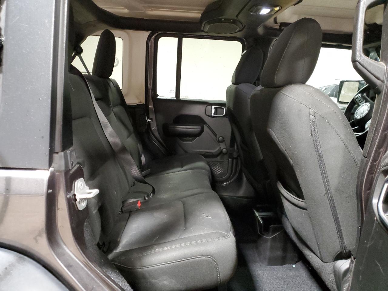 2018 Jeep Wrangler - Image 11