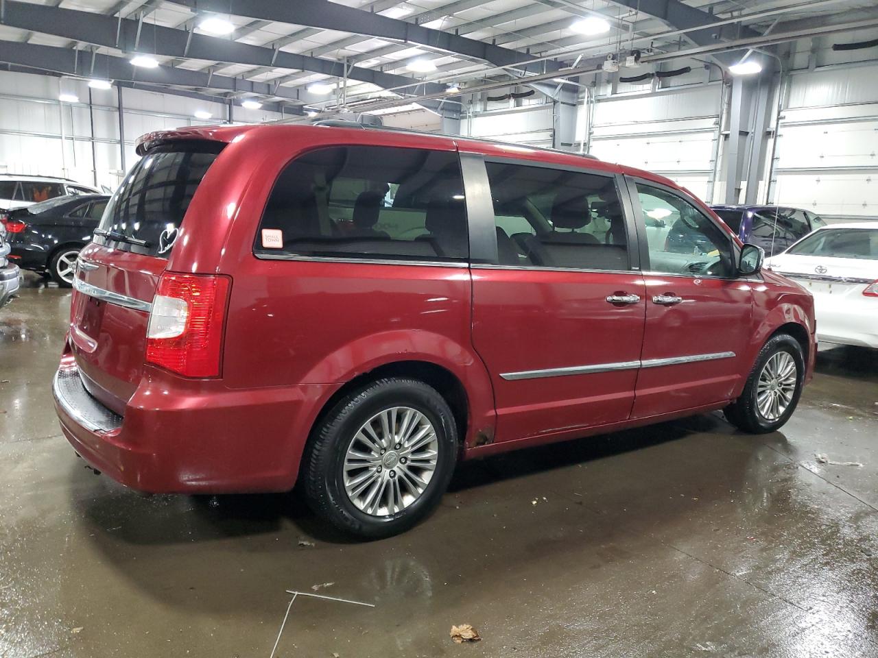 2013 Chrysler Town & Country - Image 3