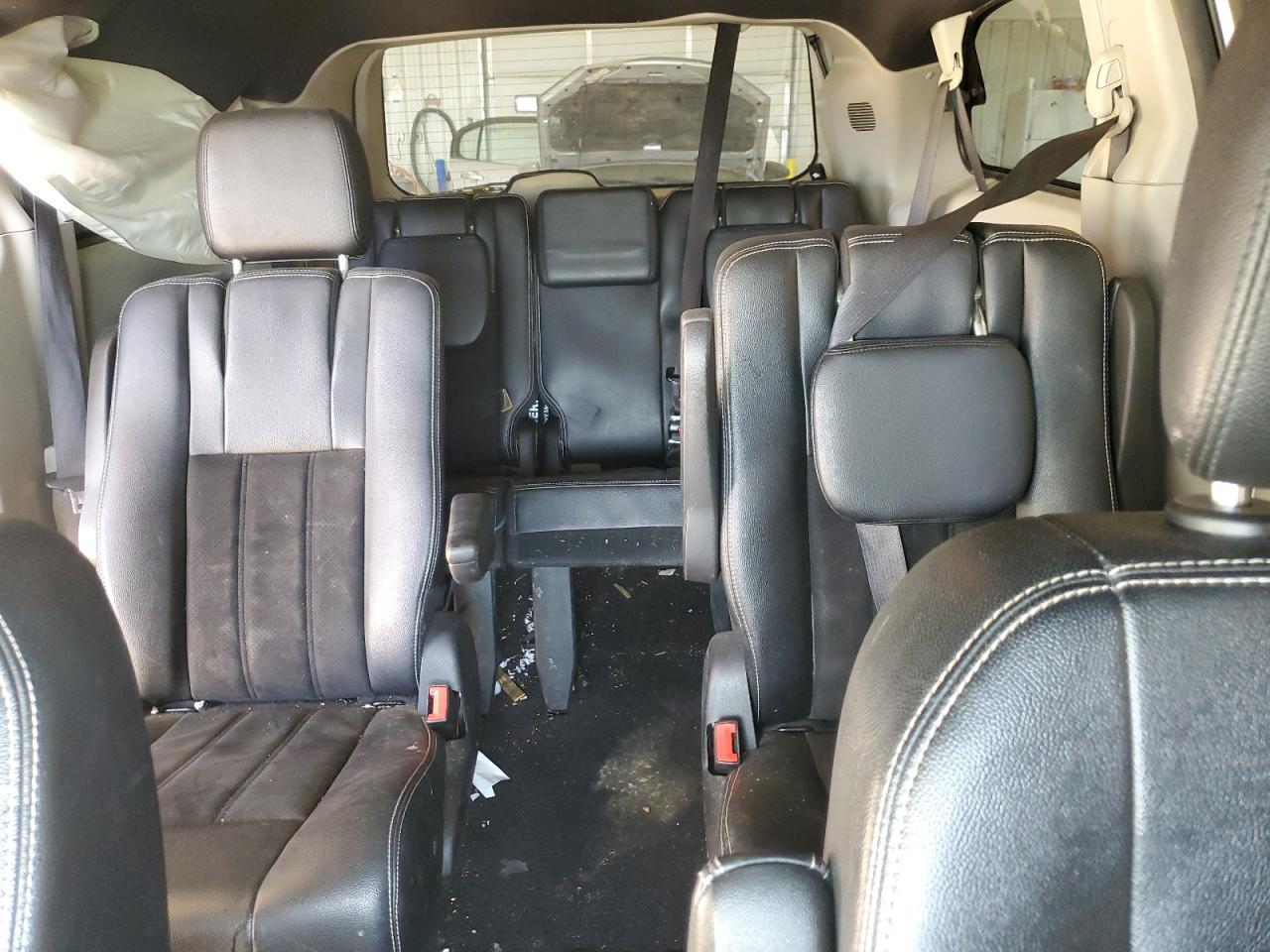 2019 Dodge Caravan - Image 10