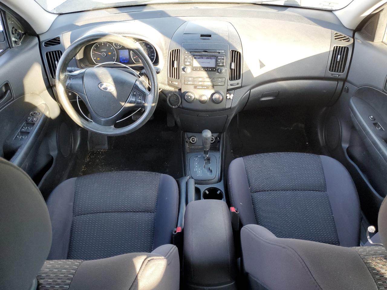 2010 Hyundai Elantra - Image 8