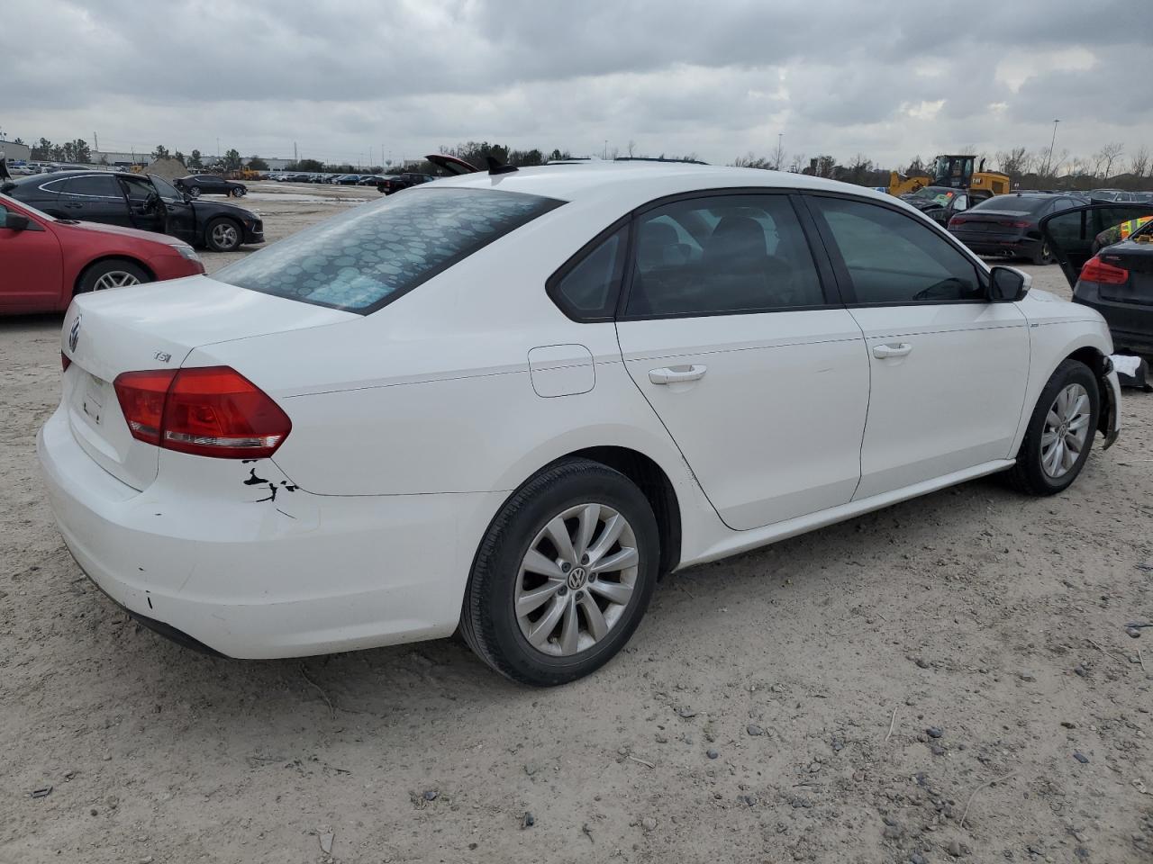 2015 Volkswagen Passat - Image 3