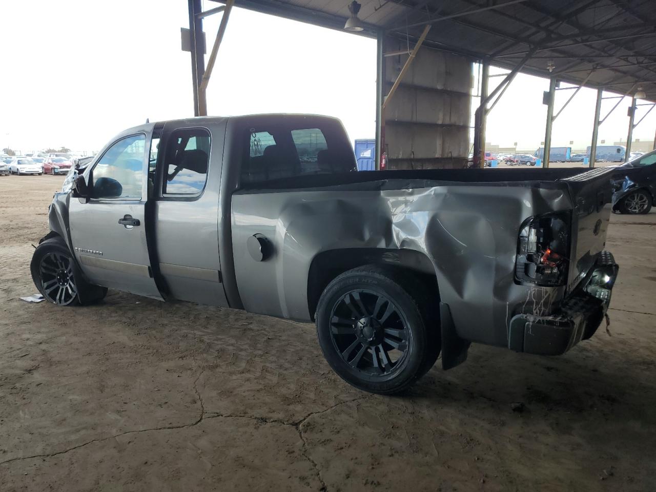 2007 Chevrolet Silverado - Image 2