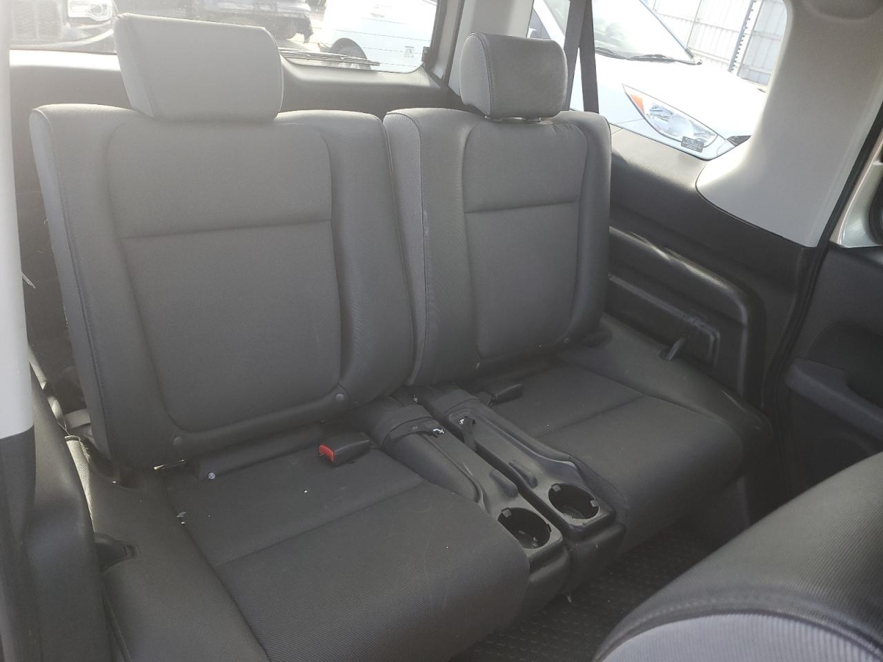 2004 Honda Element - Image 11