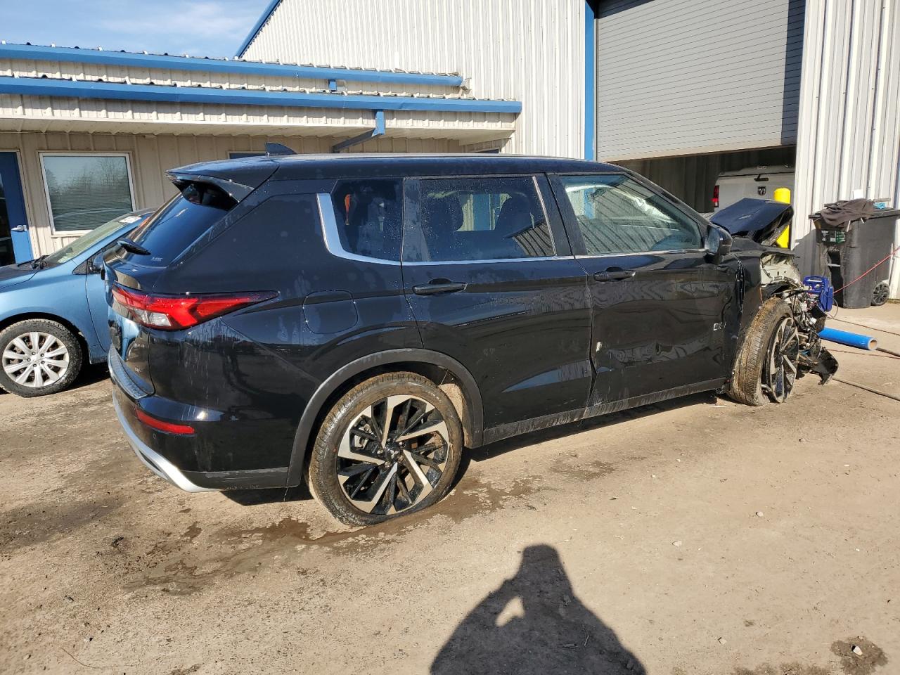 2024 Mitsubishi Outlander - Image 3