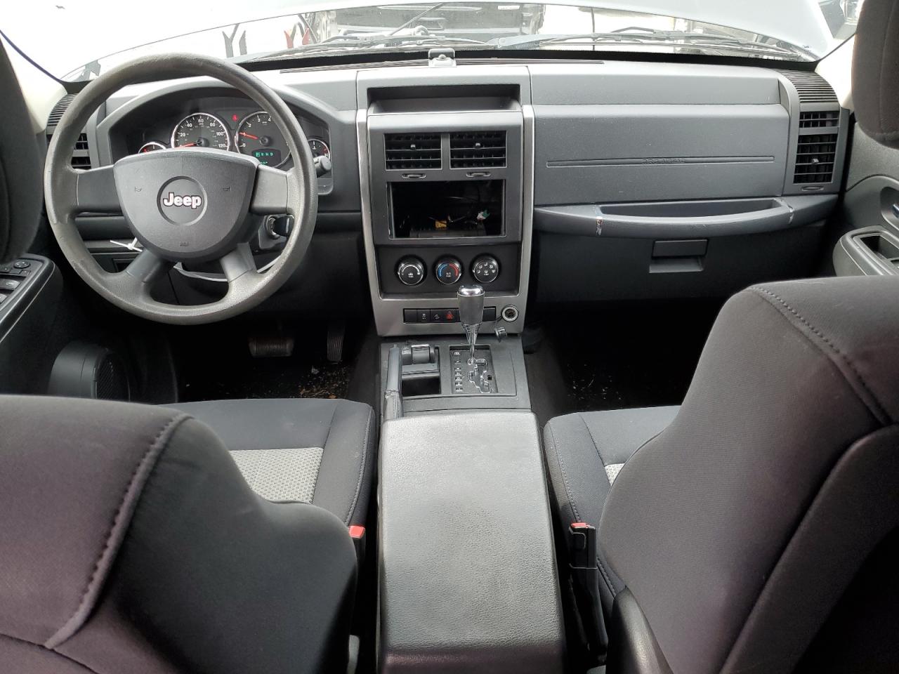 2010 Jeep Liberty (North America) - Image 8