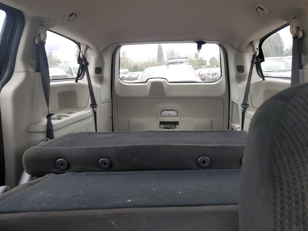 2017 Dodge Caravan - Image 10