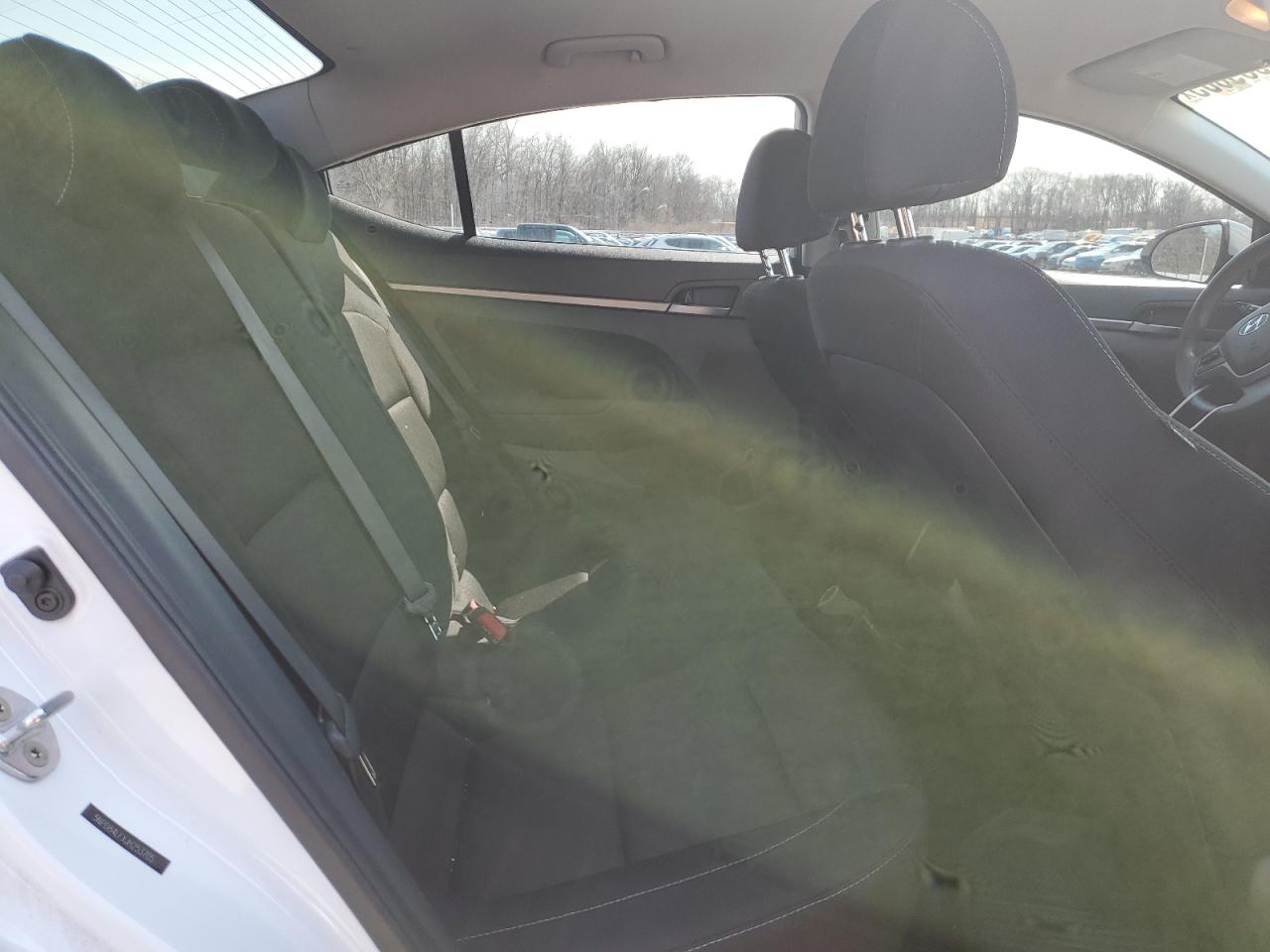 2018 Hyundai Elantra - Image 11