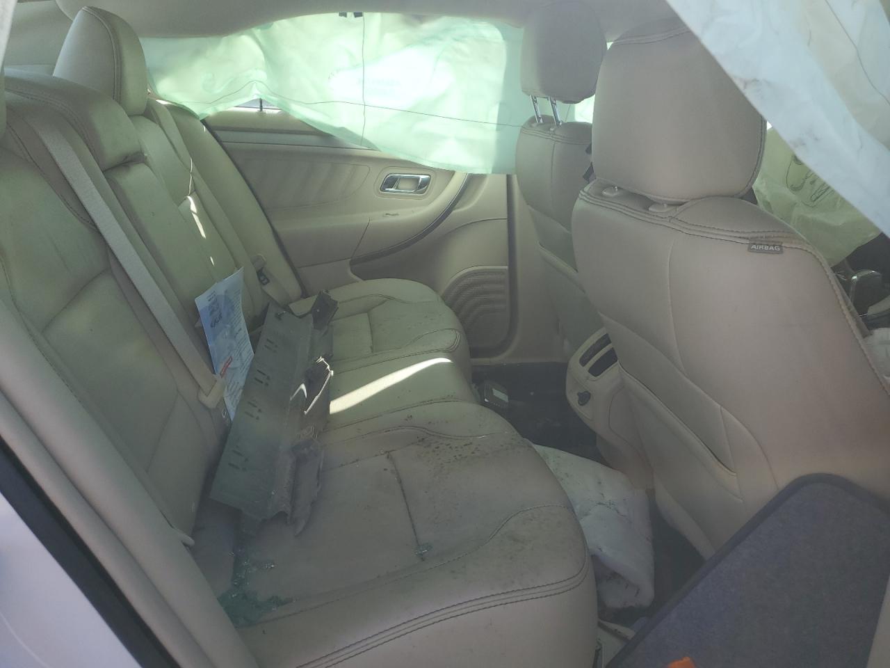 2015 Ford Taurus - Image 11