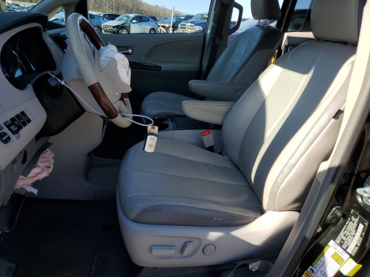 2014 Toyota Sienna - Image 7