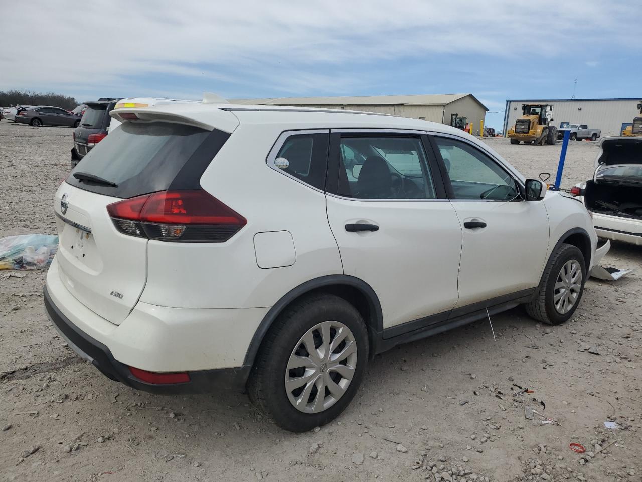 KNMAT2MV6JP521990 NISSAN ROGUE 2018