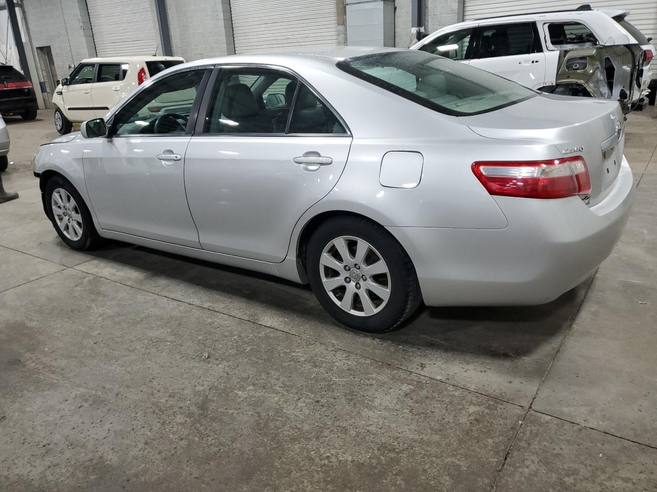 2009 Toyota Camry - Image 2