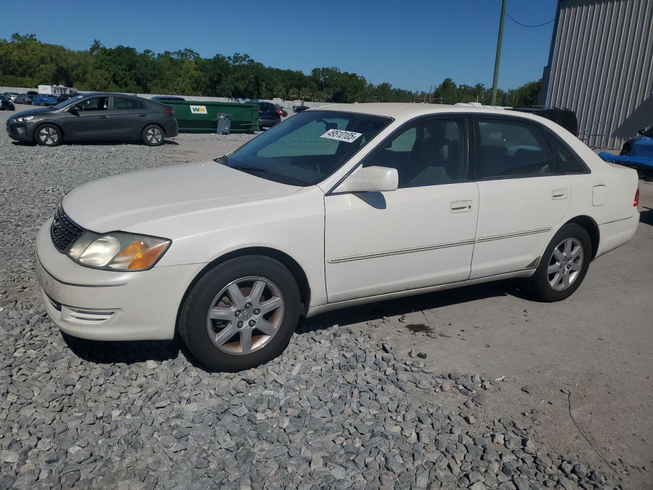 2004 Toyota Avalon - Image 1