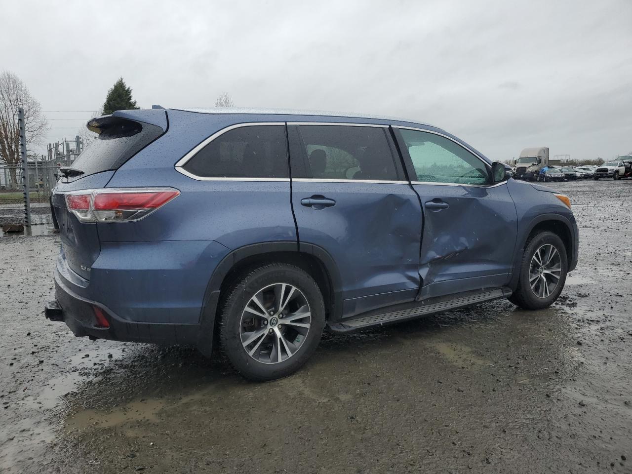 5TDJKRFH2GS338068 TOYOTA HIGHLANDER 2016