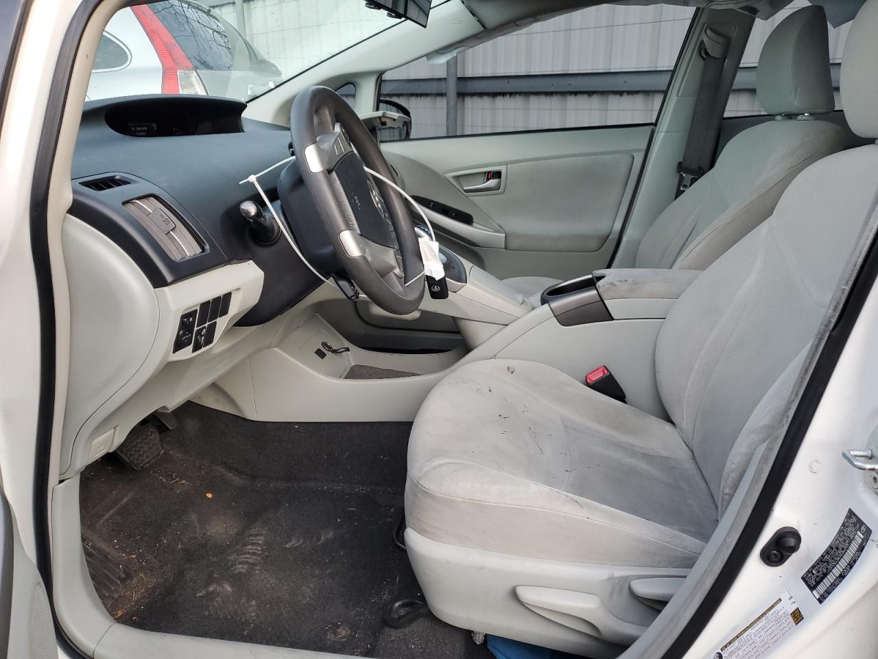 2013 Toyota Prius - Image 7