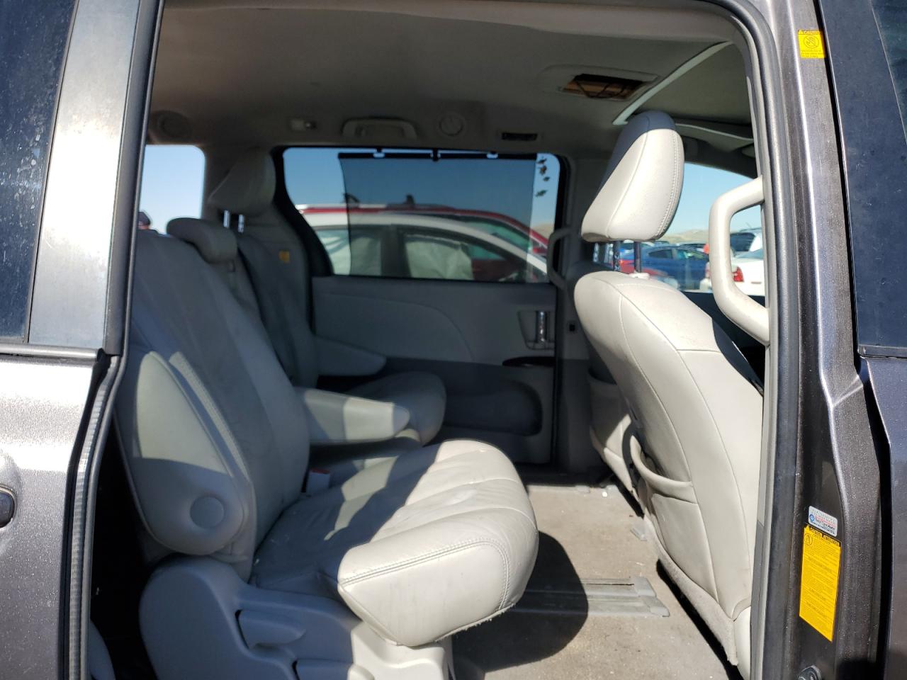 2011 Toyota Sienna - Image 11