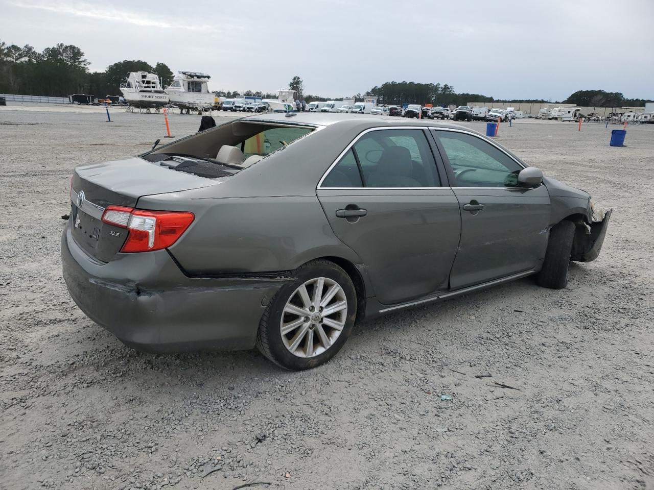 2014 Toyota Camry - Image 3