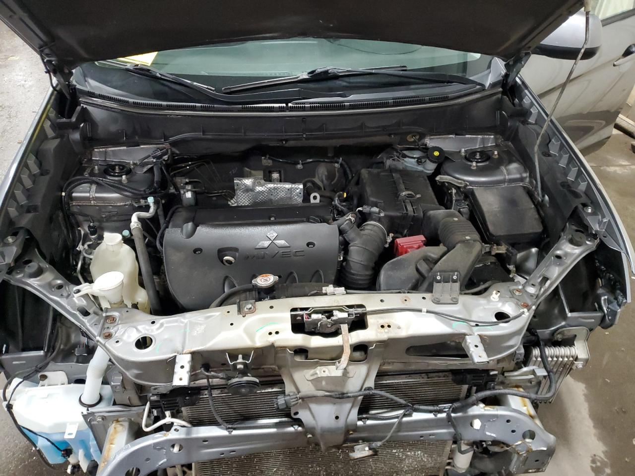 2015 Mitsubishi Outlander - Image 12