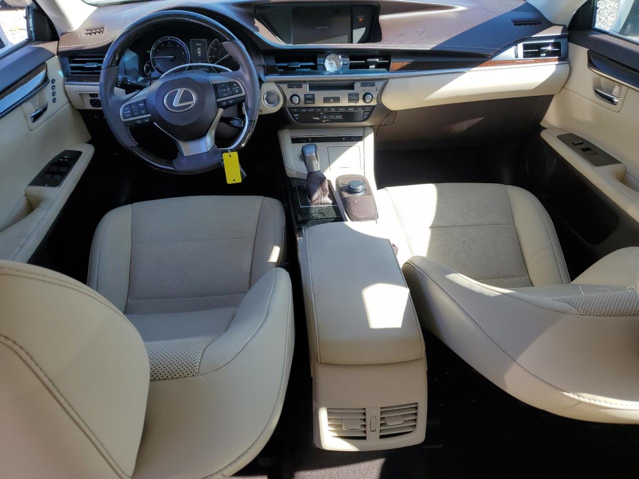 2016 Lexus ES - Image 8