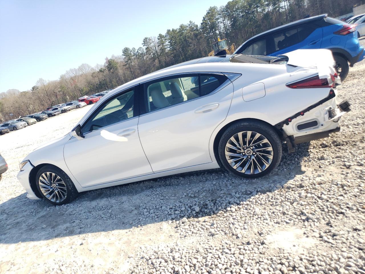 2024 Lexus ES - Image 2