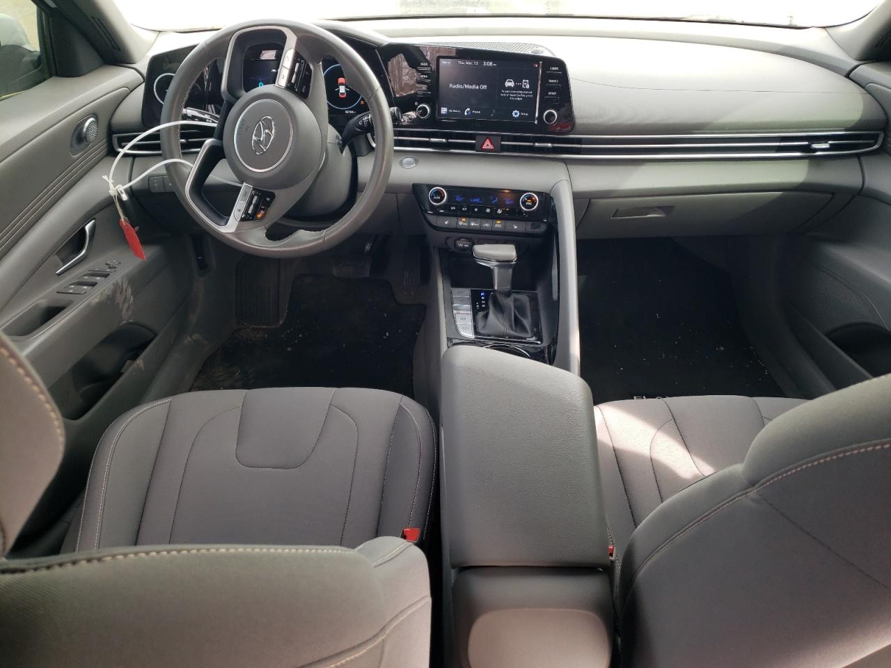2021 Hyundai Elantra - Image 8
